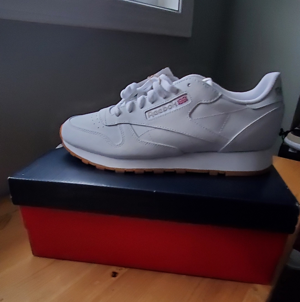Brand new Reebok Classic Men 9.5